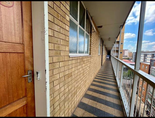 5 BEDROOM APARTMENT FOR SALE IN SUNNYSIDE